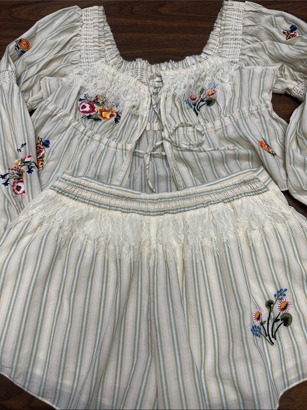 Kimchi Blue Women’s Cream Striped Peasant Top and shorts SET with Embroidery - Picture 9 of 9